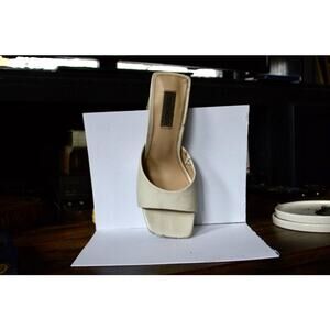 Steve Madden Size 9 White Square-Toe Heel